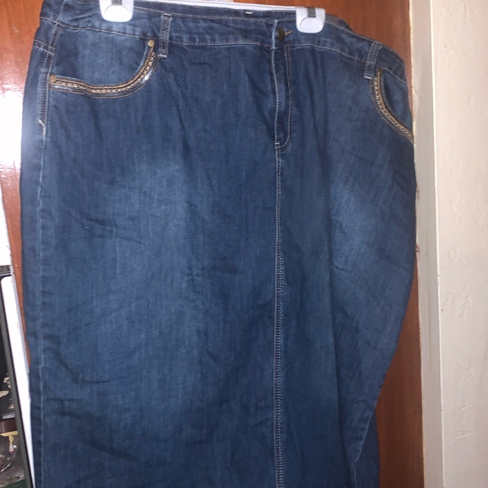Avenue Denim Women's Size 24 Skirt Blue Jean Skirt Long with sequins NWT